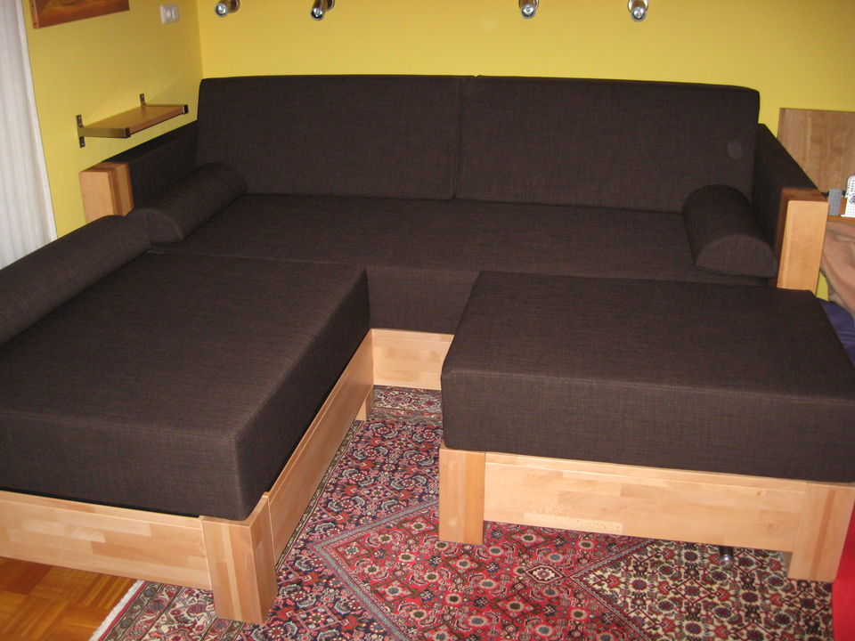 Eigenbau-Couch eines Kunden mit Polsterbezügen vom Nähservice Aurach in Sugenheim - www.naehservice-aurach.de