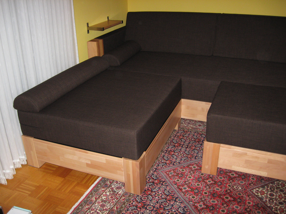 Polsterbezug einer mehrteiligen Eigenbau-Couch durch den Nähservice Aruach in Sugenheim - www.naehservice-aurach.de